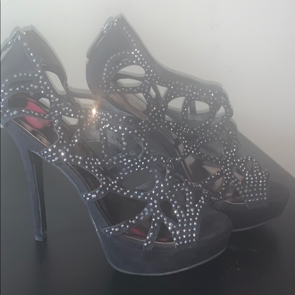 Black pumps with rhinestones